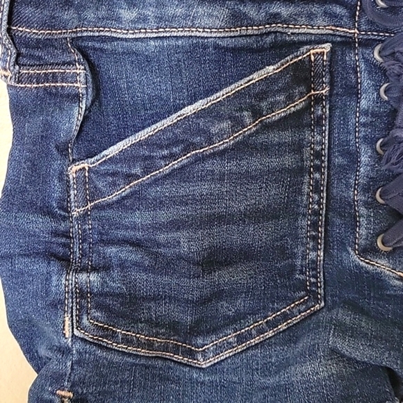 American Eagle High Rise Lace Up Front Shortie Shorts - Size 6 - Picture 3 of 8